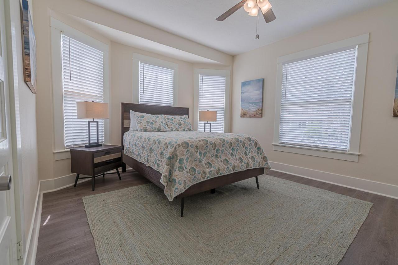 Uptown Cottage Newly Updated Home Near The Strand Galveston Harbor And Utmb Eksteriør bilde
