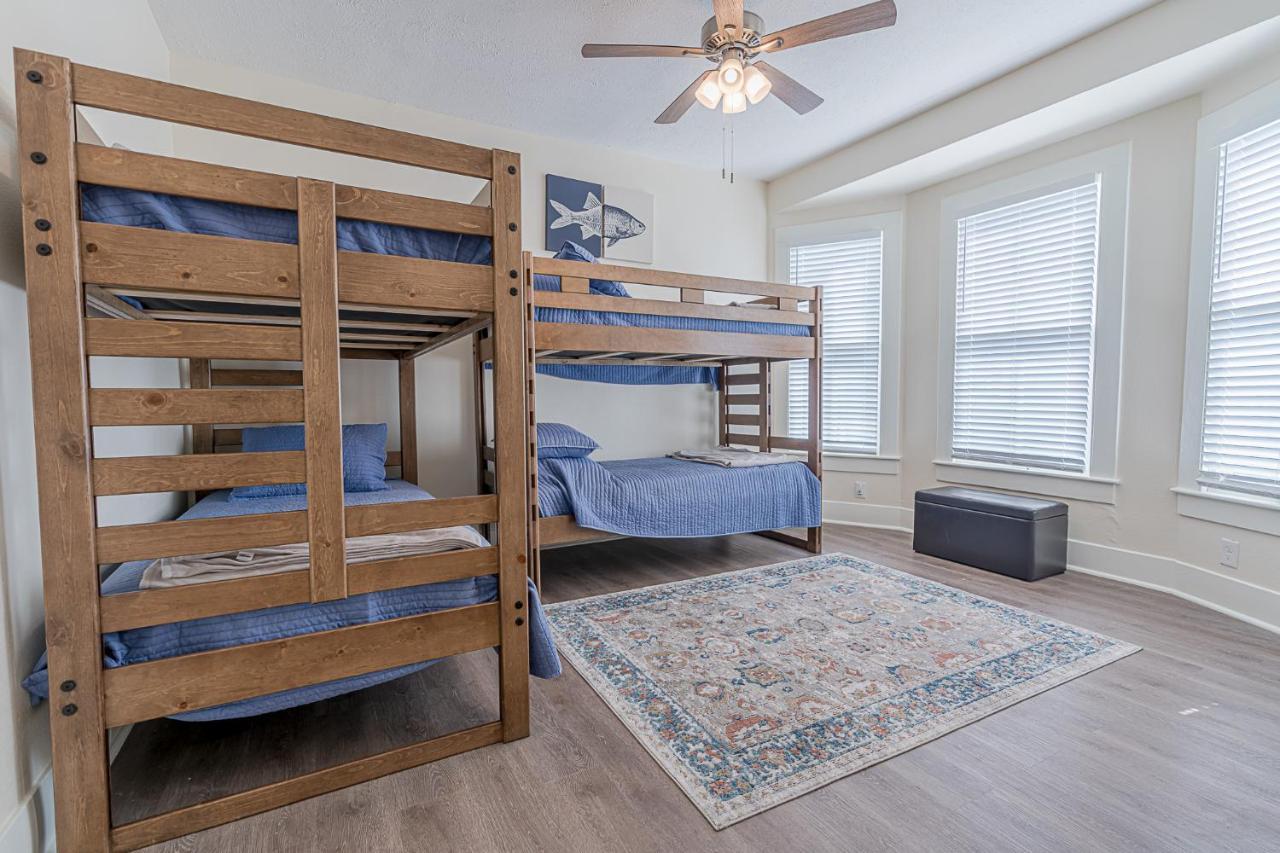 Uptown Cottage Newly Updated Home Near The Strand Galveston Harbor And Utmb Eksteriør bilde